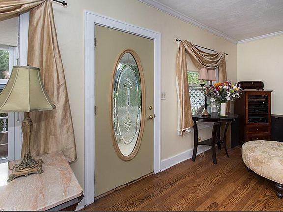 4th image of 2072 Reveley Ave