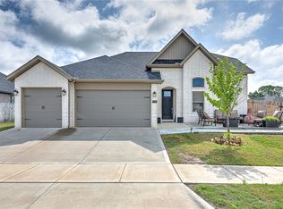 538 N Drewrys Bluff Dr, Fayetteville, AR 72704