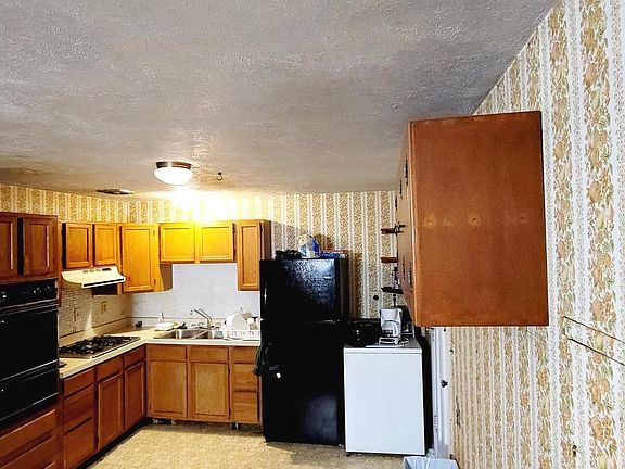 4th image of 17850 Curtis Dr