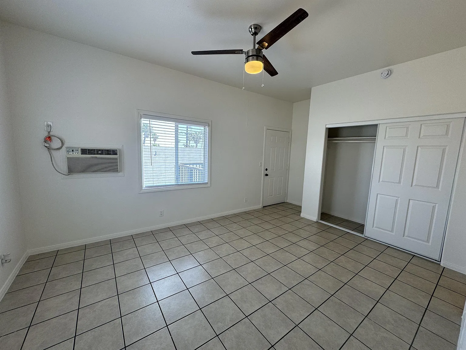 2266 Locust Avenue — Photo 2