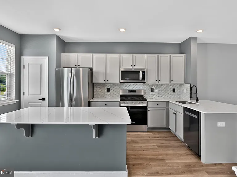491 N Palace Dr — Photo 15