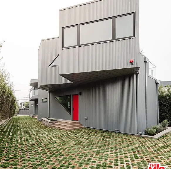 340 Indiana Ave — Photo 2