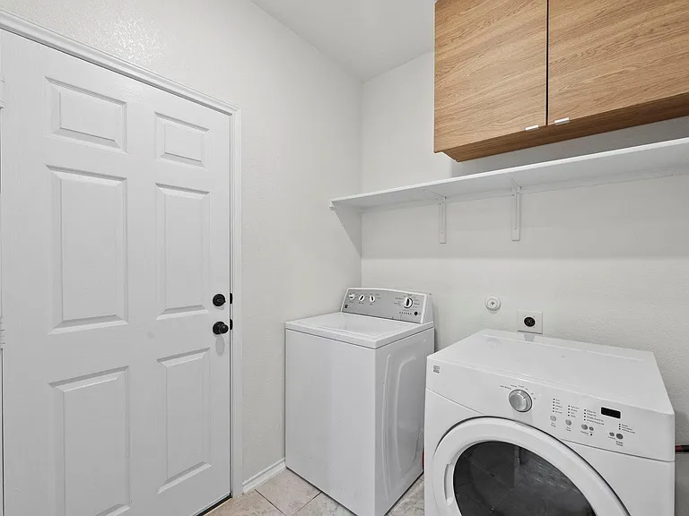 544 Ayinger Ln — Photo 19