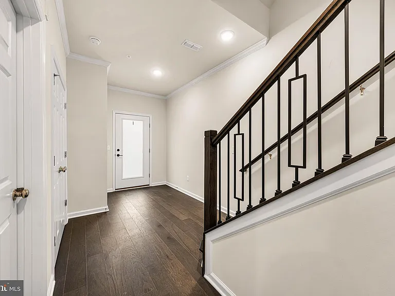 105 Vaughn Dr — Photo 11