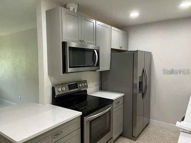 3 bed, 1.0 bath, 1115 sqft, $1,995 — Photo 3