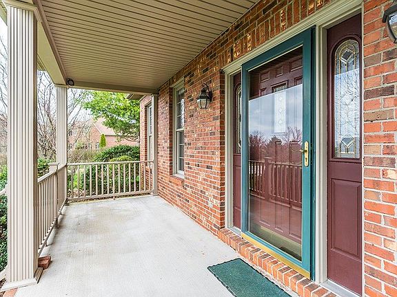 5th image of 1059 Lakewood Cir