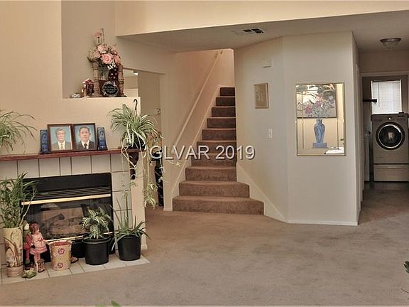 2nd image of 2725 Wentworth Cir