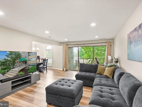 7 Canterbury Sq APT 401, Alexandria, VA 22304