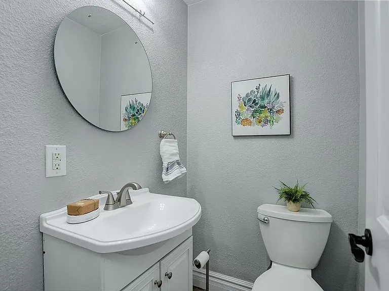 319 Carter Ln — Photo 13