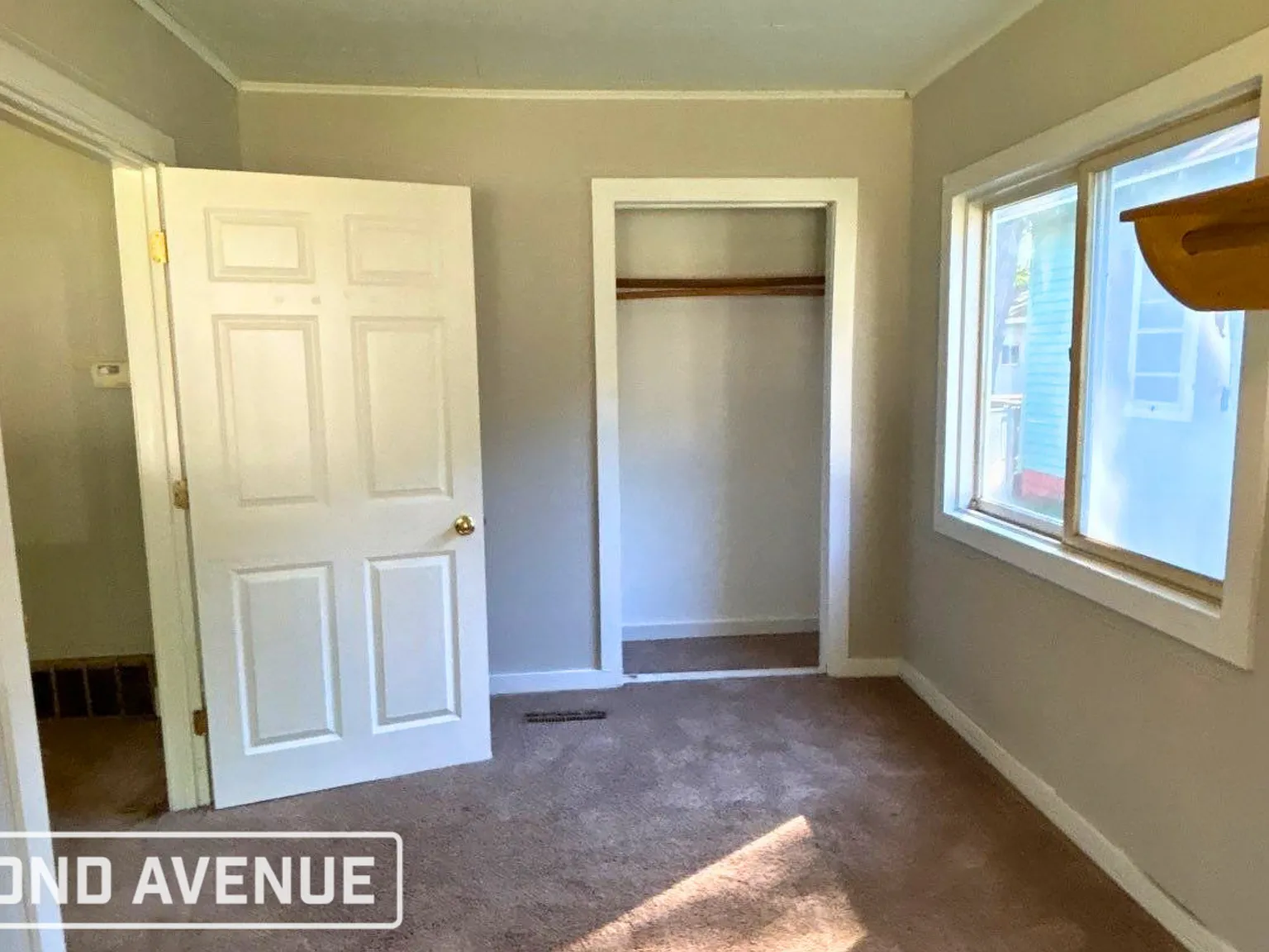 3 bed, 1.0 bath, 1082 sqft, $1,058 — Photo 4