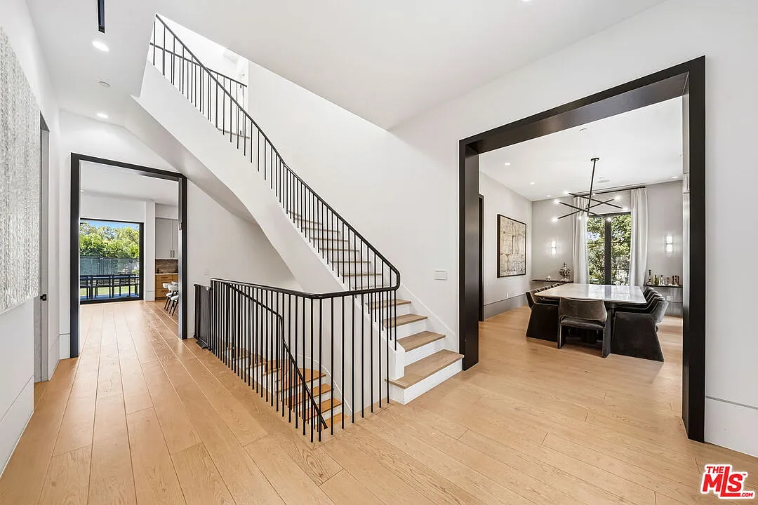 7 bed, 9.0 bath, 7797 sqft, $39,000 — Photo 3
