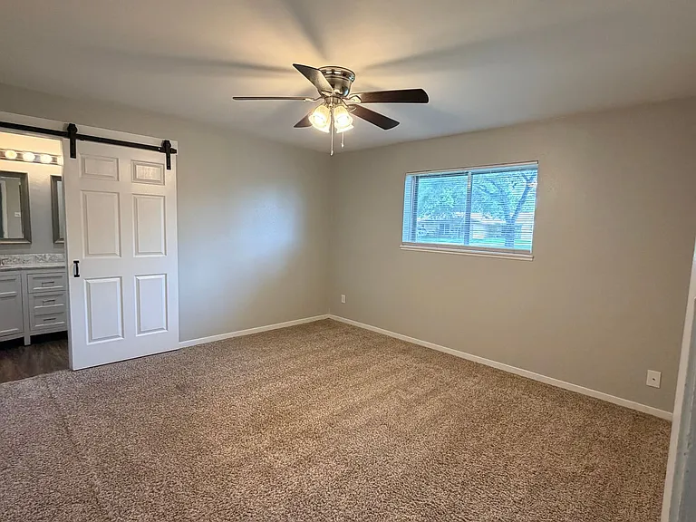 407 Viking St — Photo 5