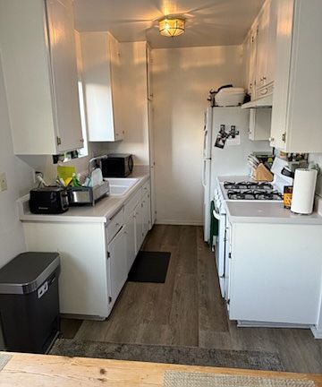 3rd image of 1610 Barry Ave APT 4