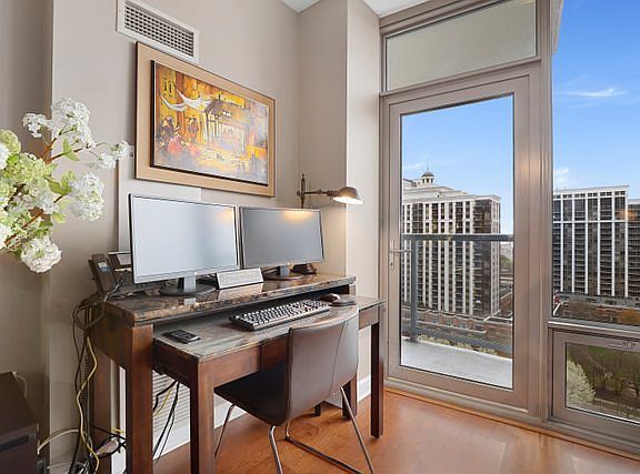 5th image of 100 14th St APT 1302