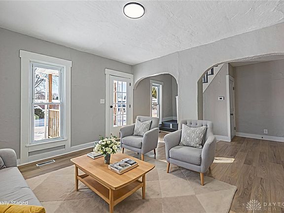 5th image of 218 W Troy St