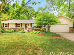 5236 Newcastle Dr SE, Kentwood, MI 49508
