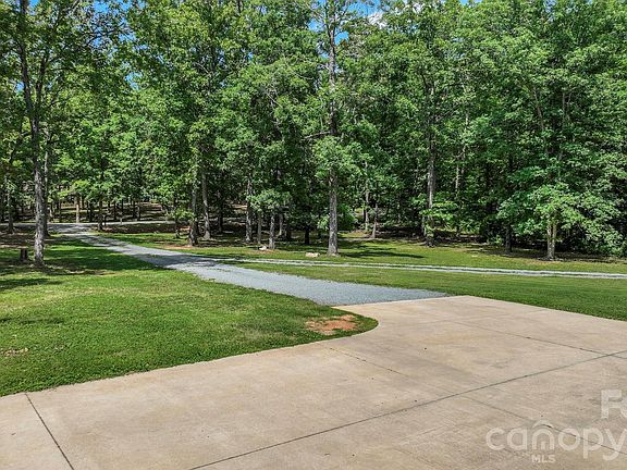 5th image of 514 Arcadia Ln