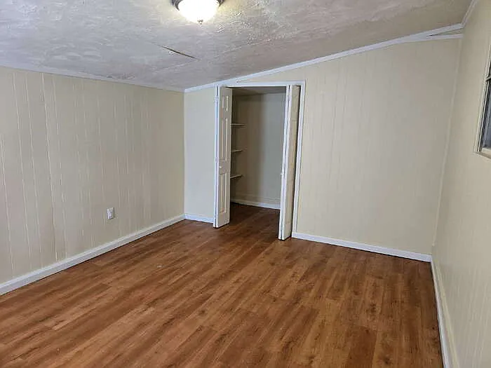 3 bed, 1.0 bath, 1088 sqft, $1,200 — Photo 3