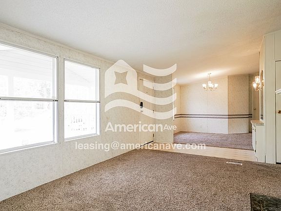 23451_002_living_room_13643478.jpg