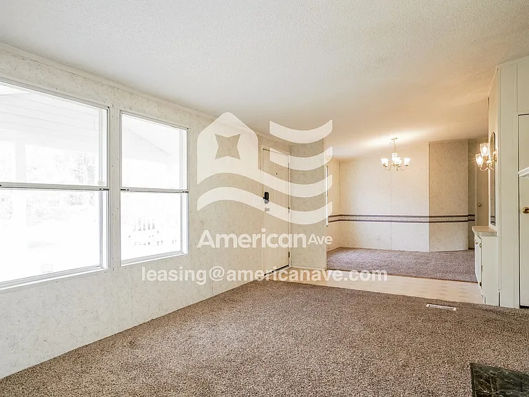 23451_002_living_room_13643478.jpg
