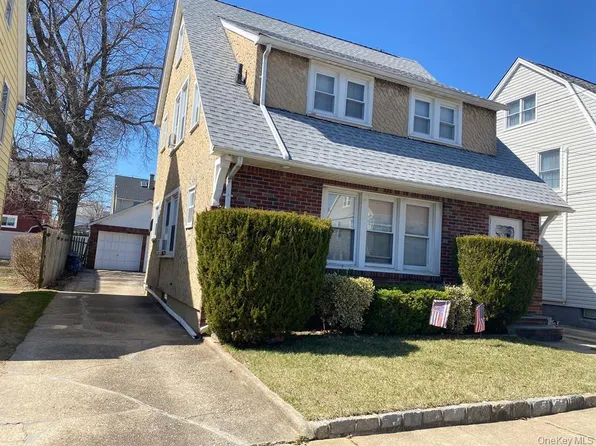 202 Park Ave, Williston Park, NY 11596