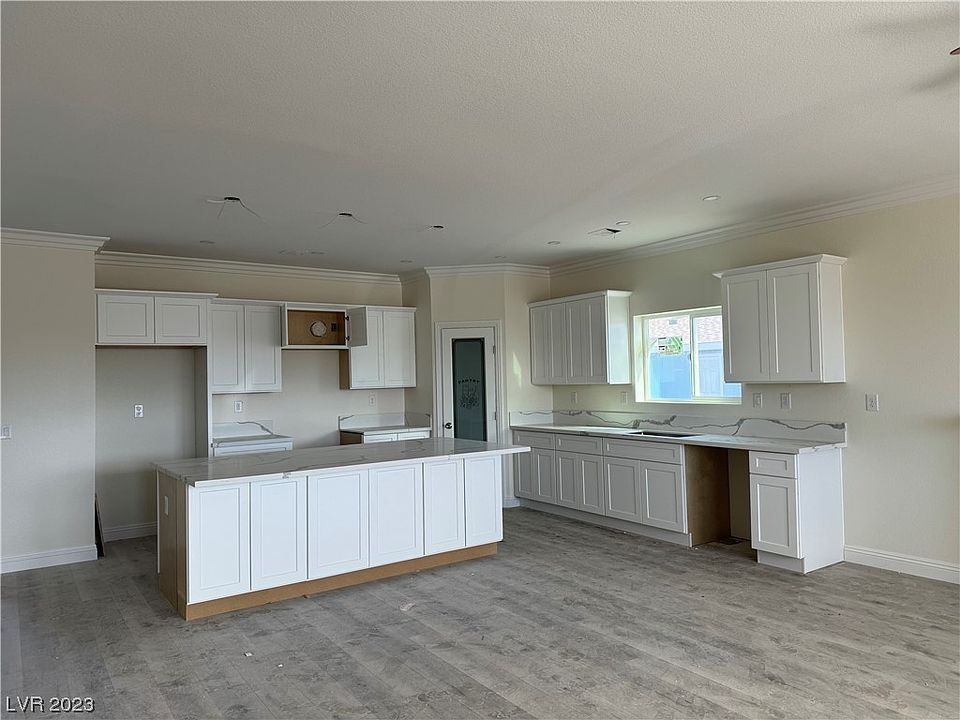 2nd image of 5541 Saddletree Rd