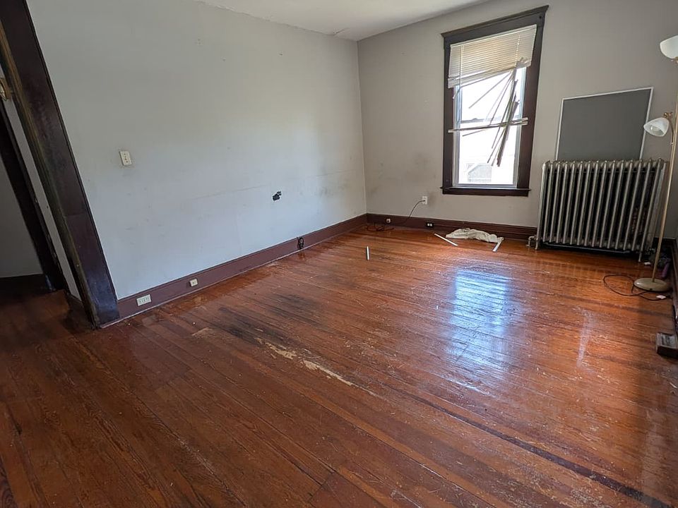 1st image of 24 Hallock Ave #3