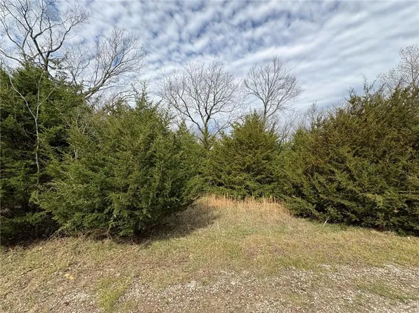 5 Itasca Ln, Linn Valley, KS 66040