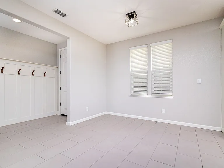 9733 Tribeca Dr — Photo 13
