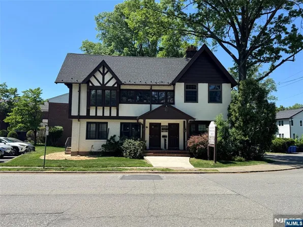 60 Westervelt Ave, Tenafly, NJ 07670