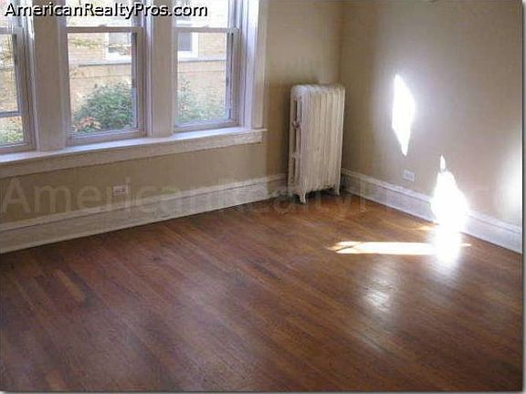 4th image of 683 1/2 W Wrightwood Ave APT 3S