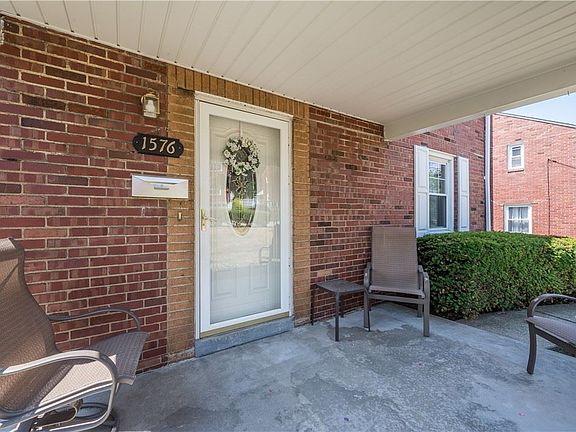 5th image of 1576 Greencrest Dr