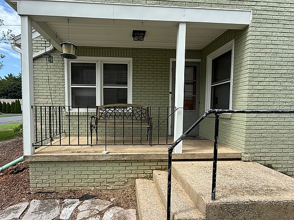 4th image of 208 Broad St