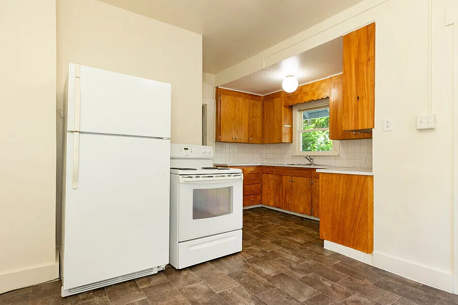 Spacious 6-Bedroom Apartment in Vibrant Fremont with Abundant Natural Light, Convenient Onsite La... — Photo 3