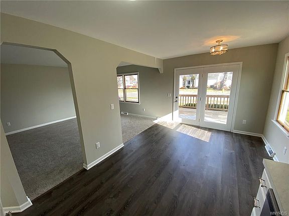5th image of 174 Barnsdale Ave