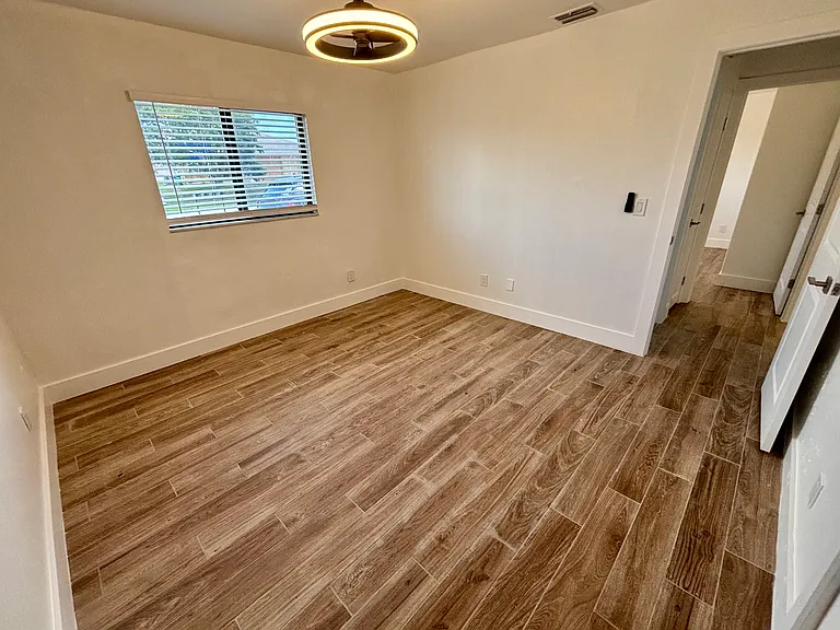 707 SE 8th Ter #1 — Photo 7