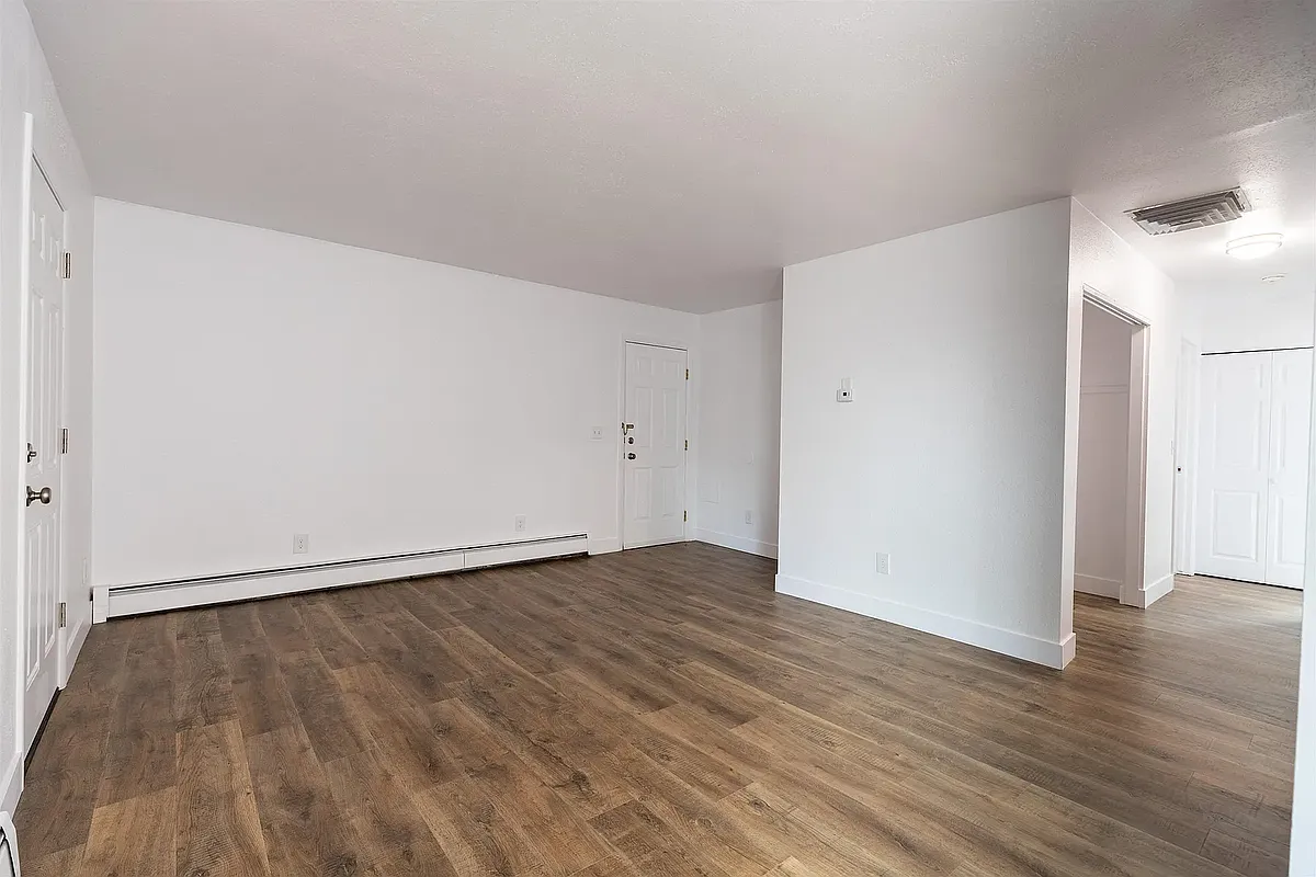 Building Photo - 237 S Elm St #A