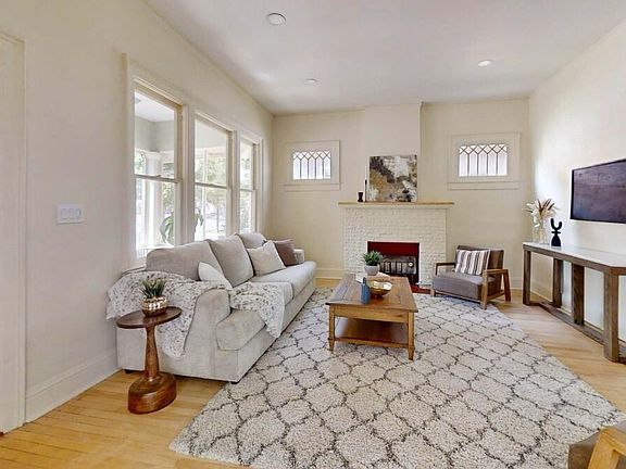 4th image of 418 12th St NW