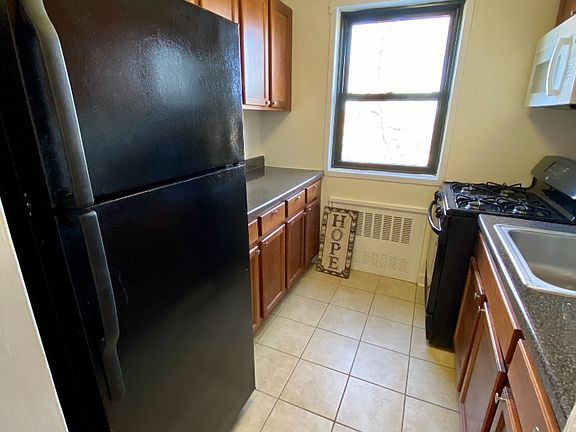 4th image of 81 Beacon Hill Dr #8C