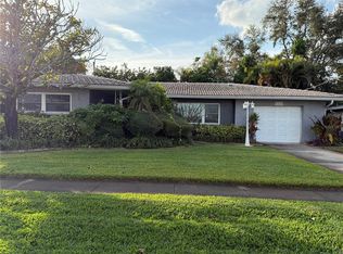 566 E Park Dr, Largo, FL 33771