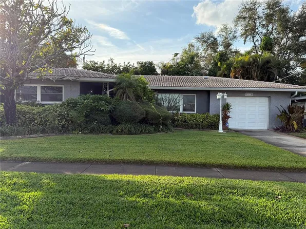 566 E Park Dr, Largo, FL 33771