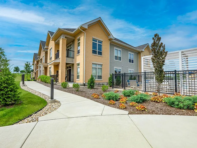 Paragon Place at Bear Claw Way — Photo 37