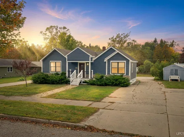 1210 S 16th St, Escanaba, MI 49829