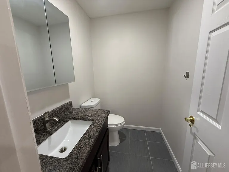 1502 Edison Glen Ter — Photo 9