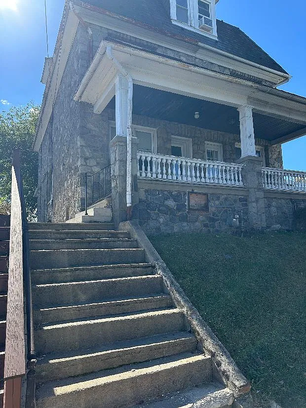 6 bed, 1.5 bath, 1545 sqft, $2,200 — Photo 1