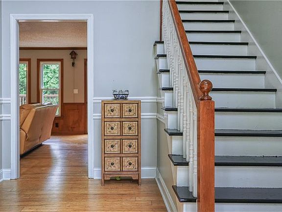 4th image of 501 E Leslie Ct