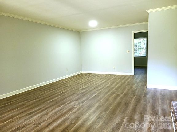 4th image of 2141 Selwyn Ave #111