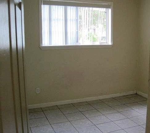 5th image of 611 Thrush Ave