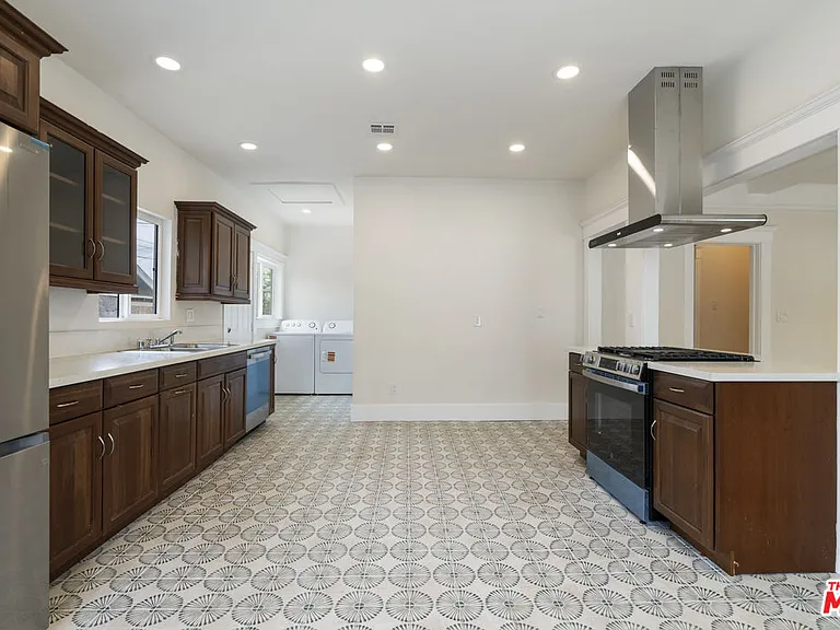 1828 W 41st Pl — Photo 11