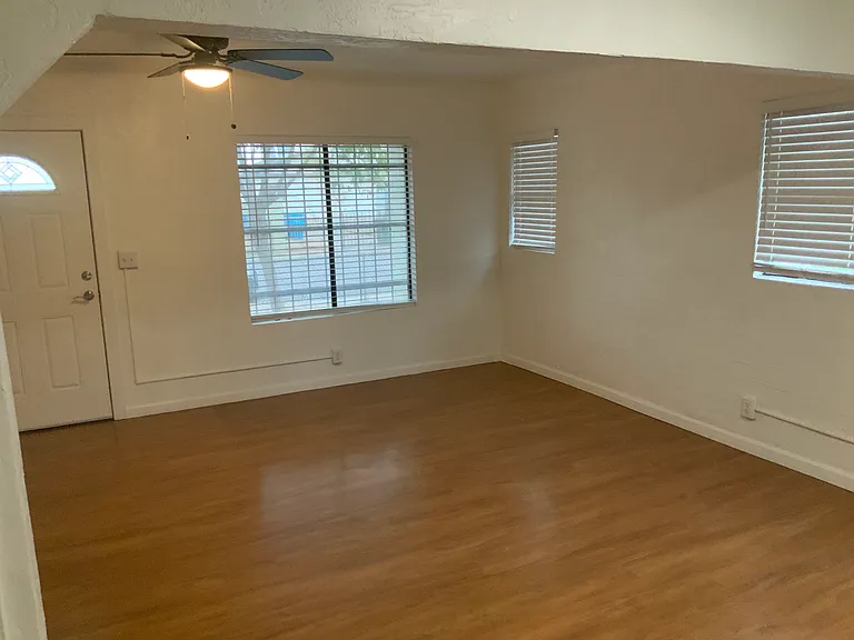 1217 E Diamond St — Photo 1